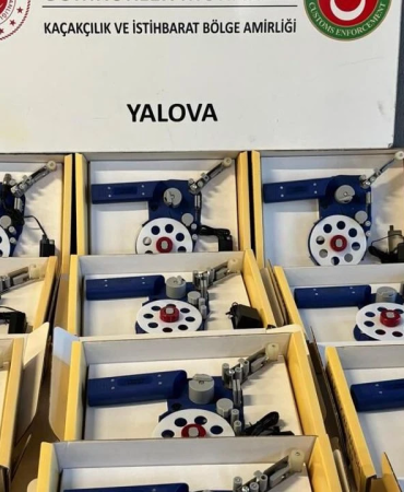 Yalova Ro-Ro Limanı'nda Kaçak Elektronik Etiketleme Makinesi Ele Geçirildi 4 Yalova Ro-Ro Limanı'nda Kaçak Elektronik Etiketleme Makinesi Ele Geçirildi