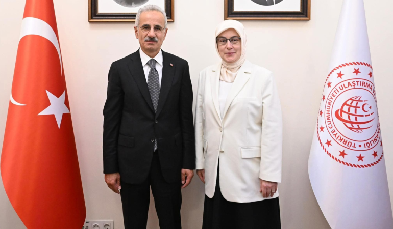 AK Parti Yalova Milletvekili Meliha Akyol, Ulaştırma Bakanı Abdulkadir Uraloğlu ile Yalova'daki Dev Yatırımları Değerlendirdi