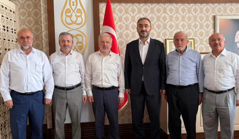 Yalova İl Müftüsü İlyas Yılmaztürk'ten Bursa İl Müftüsü Yavuz Selim Karabayır'a Hac Dönüşü Hayırlı Olsun Ziyareti
