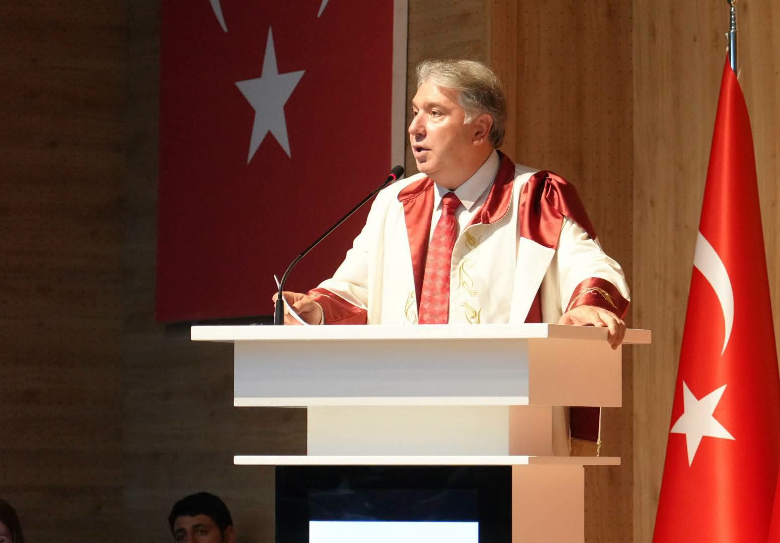 Yalova Üniversitesi Hukuk Fakültesi’nde Mezuniyet Coşkusu: Genç Hukukçular Meslek Hayatına Uğurlandı