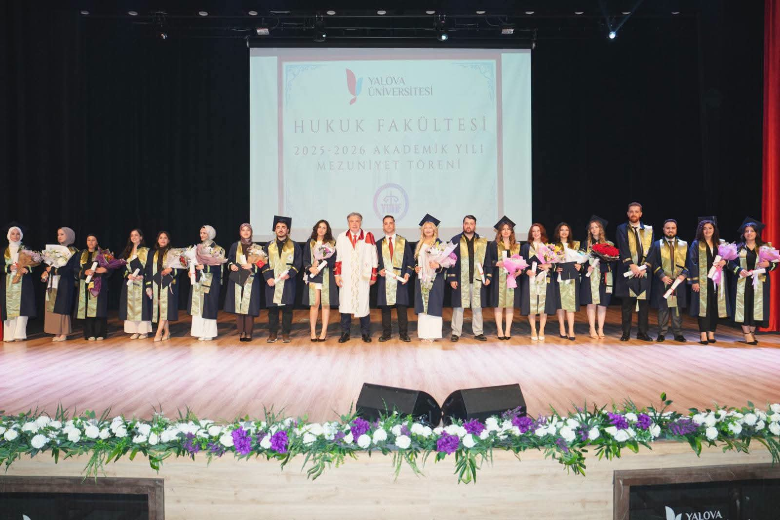 Yalova Üniversitesi Hukuk Fakültesi’nde Mezuniyet Coşkusu: Genç Hukukçular Meslek Hayatına Uğurlandı