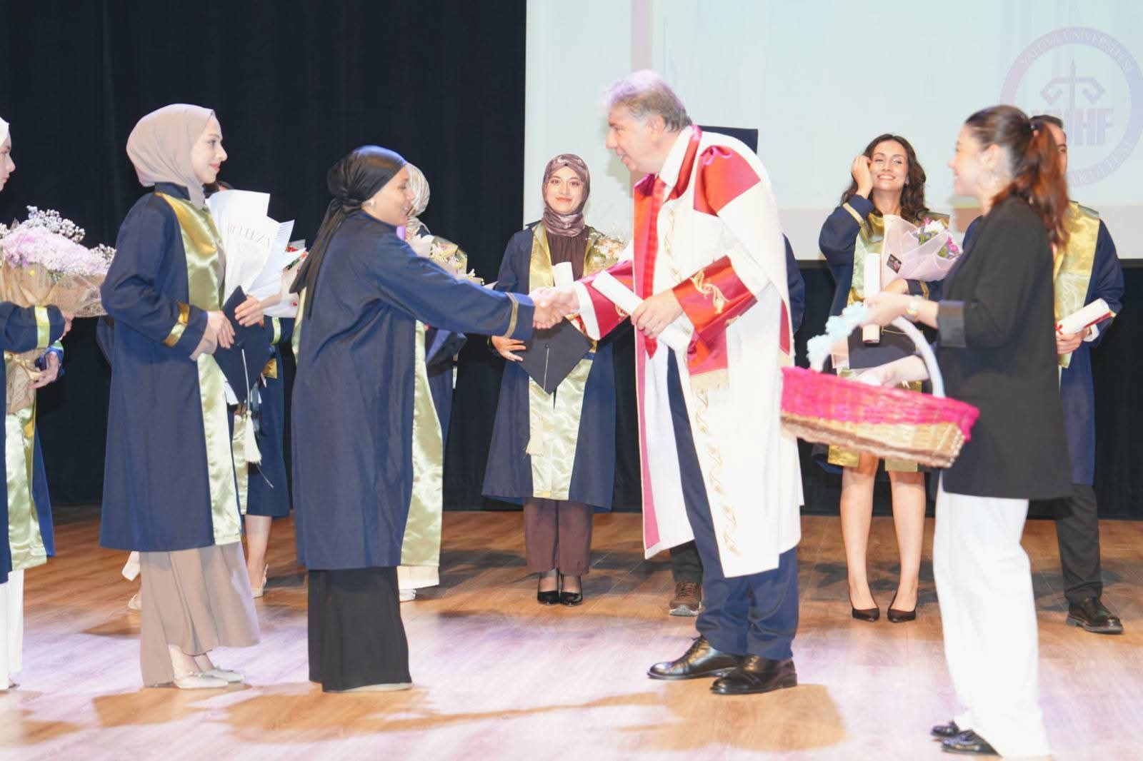 Yalova Üniversitesi Hukuk Fakültesi’nde Mezuniyet Coşkusu: Genç Hukukçular Meslek Hayatına Uğurlandı