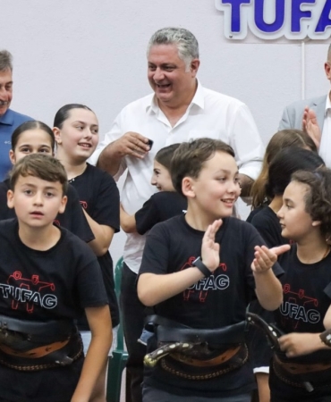Minik Halk Oyuncularına Şampiyona Öncesi Moral Desteği: Başkan Gürel’den TUFAG Ekibine Ziyaret 4 Minik Halk Oyuncularına Şampiyona Öncesi Moral Desteği: Başkan Gürel’den TUFAG Ekibine Ziyaret