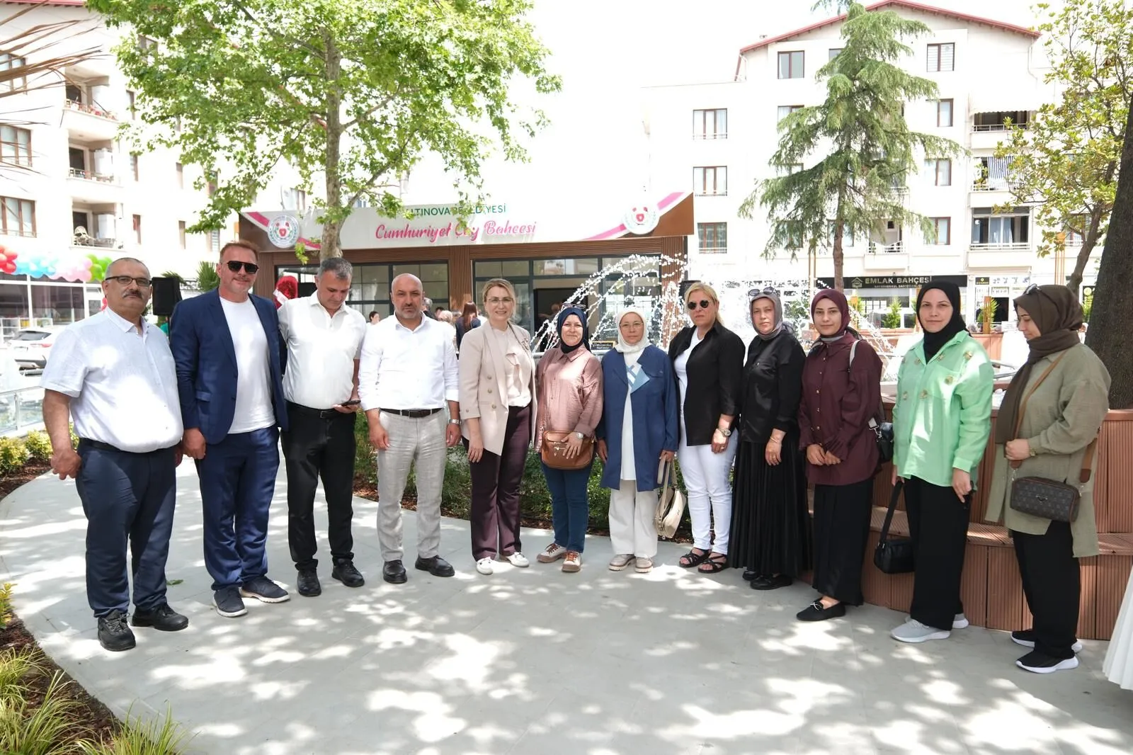 Altınova’da Yenilenen Cumhuriyet Parkı Hizmete Açıldı: İlçeye Modern Sosyal Yaşam Alanı Kazandırıldı 6 Altınova’da Yenilenen Cumhuriyet Parkı Hizmete Açıldı: İlçeye Modern Sosyal Yaşam Alanı Kazandırıldı
