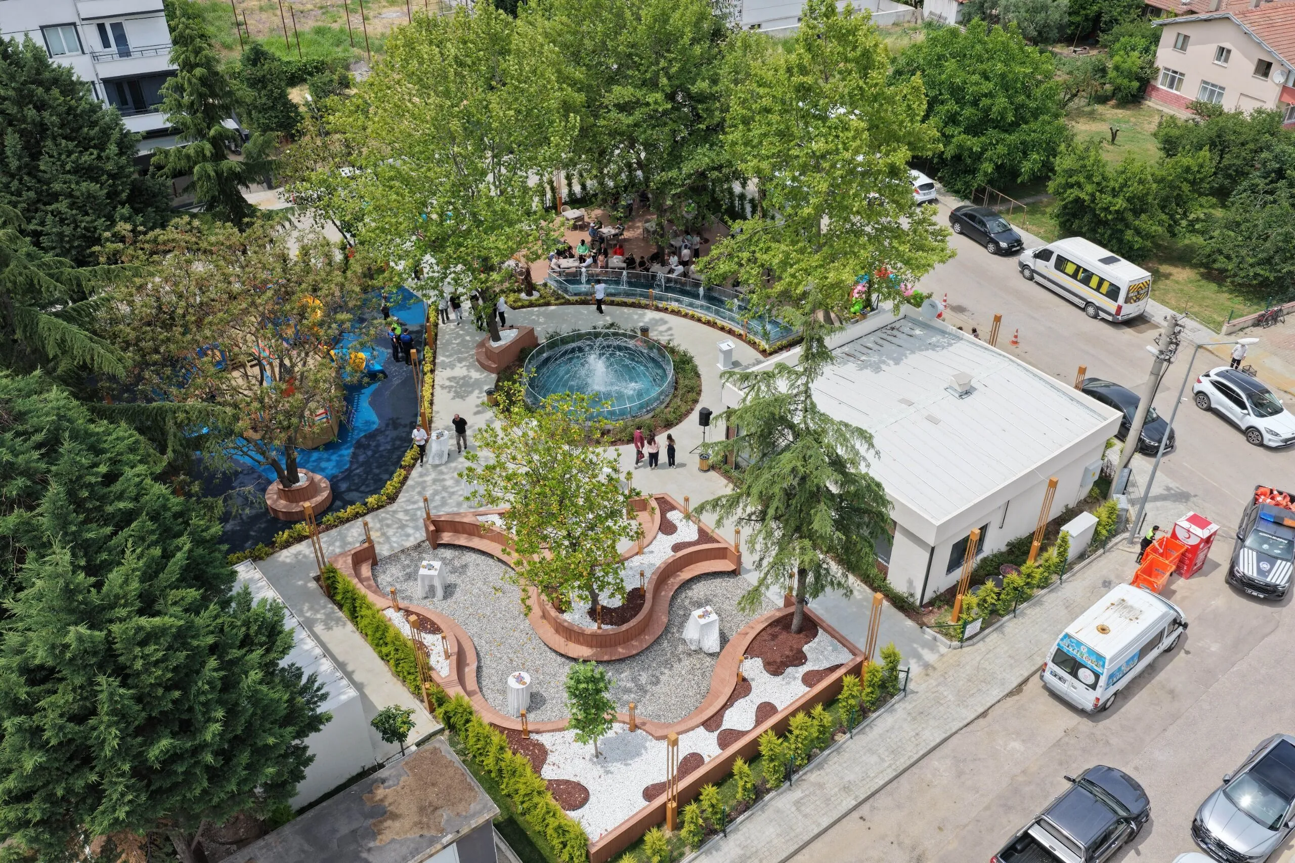 Altınova’da Yenilenen Cumhuriyet Parkı Hizmete Açıldı: İlçeye Modern Sosyal Yaşam Alanı Kazandırıldı 7 Altınova’da Yenilenen Cumhuriyet Parkı Hizmete Açıldı: İlçeye Modern Sosyal Yaşam Alanı Kazandırıldı