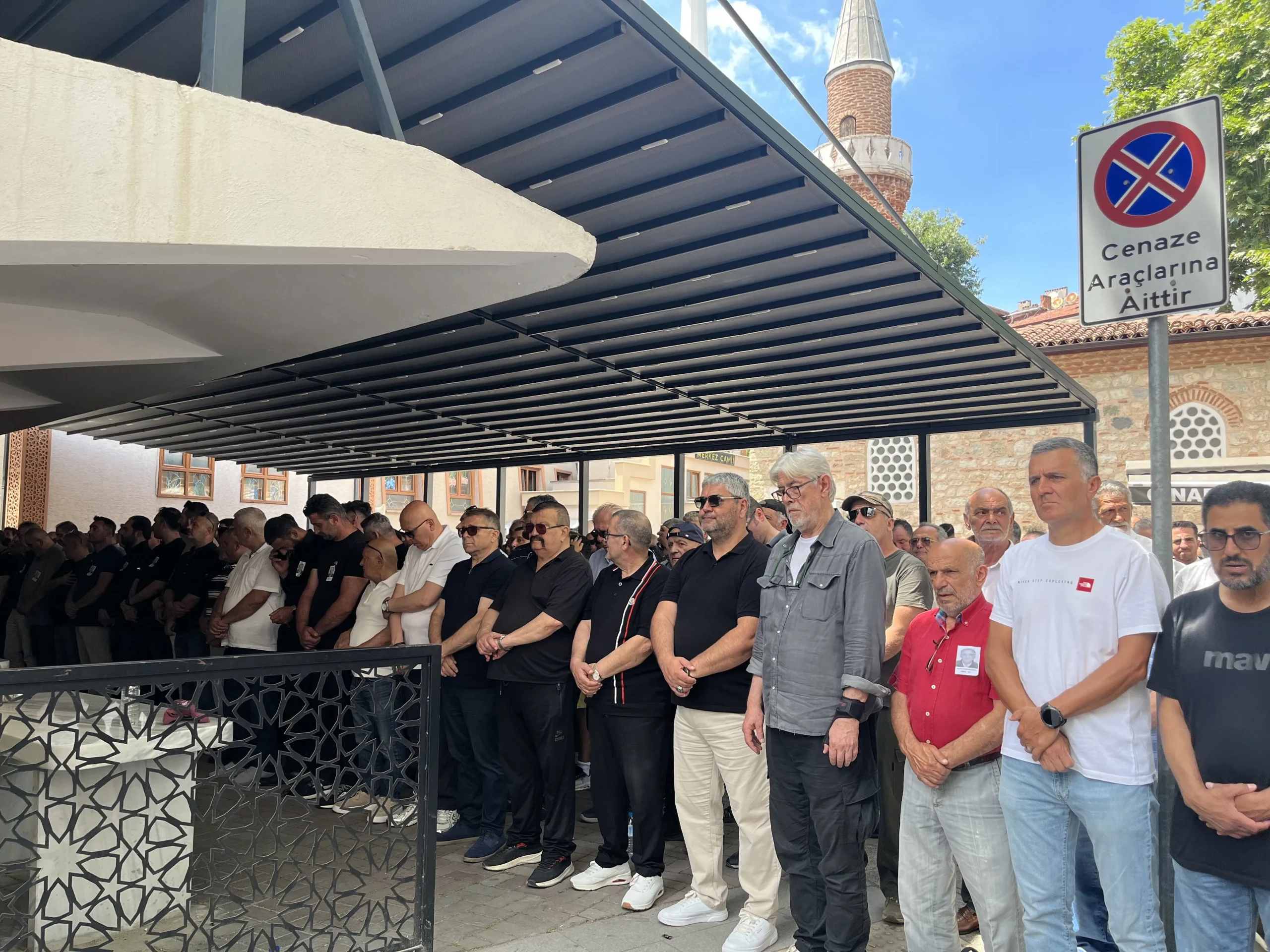 Vehbi Aydoğan Son Yolculuğuna Uğurlandı: Yalova Spor ve İş Dünyasının Acı Kaybı 4 Vehbi Aydoğan Son Yolculuğuna Uğurlandı: Yalova Spor ve İş Dünyasının Acı Kaybı