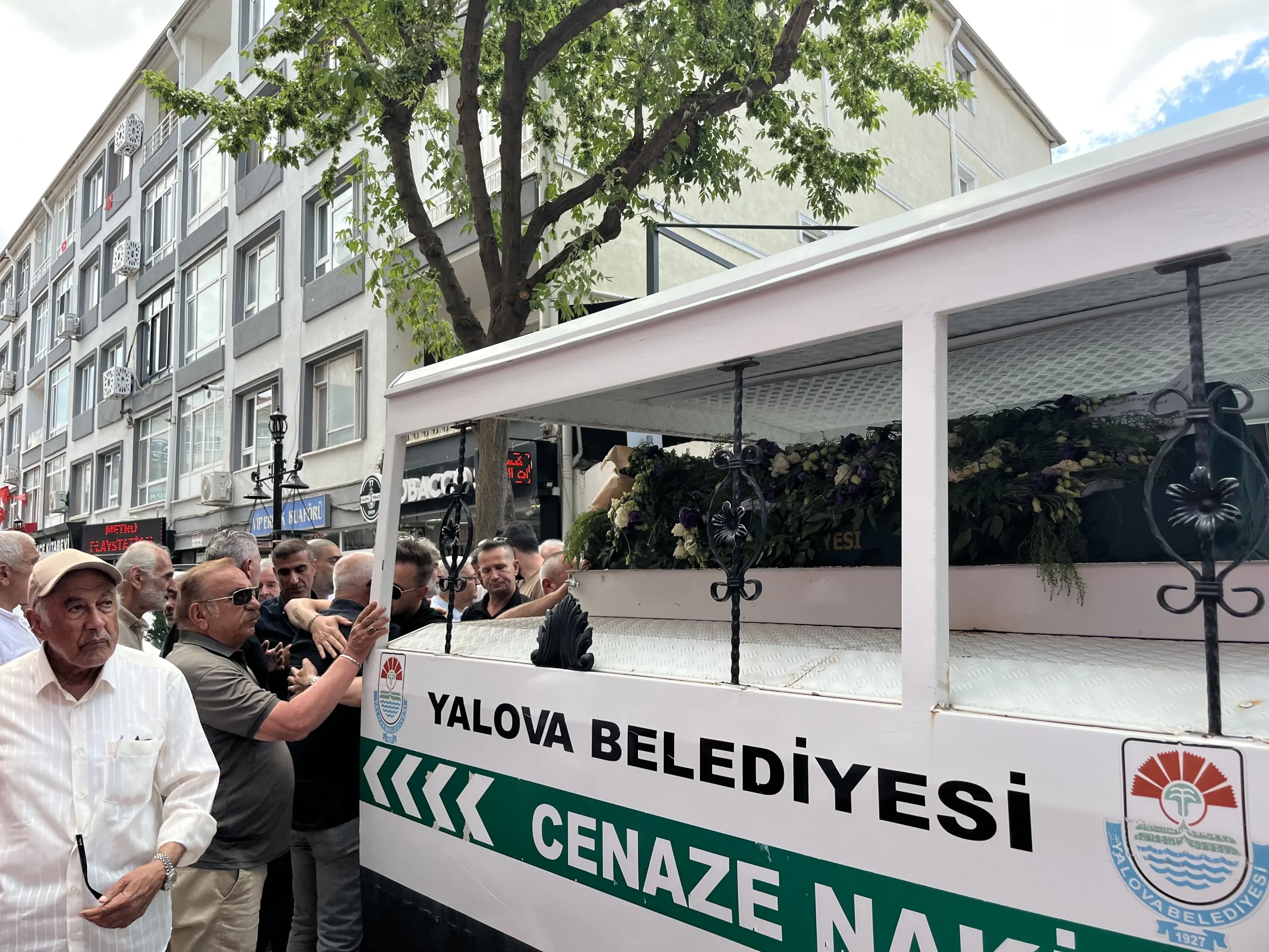 Vehbi Aydoğan Son Yolculuğuna Uğurlandı: Yalova Spor ve İş Dünyasının Acı Kaybı 6 Vehbi Aydoğan Son Yolculuğuna Uğurlandı: Yalova Spor ve İş Dünyasının Acı Kaybı