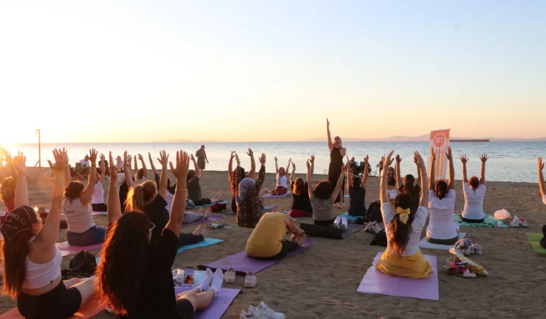 Dünya Yoga Günü Çiftlikköy Sahilinde Kutlandı 5 Dünya Yoga Günü Çiftlikköy Sahilinde Kutlandı