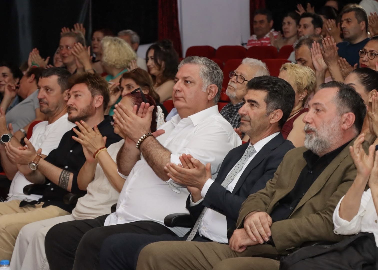 Nevbahar Türk Sanat Müziği Topluluğu’ndan Unutulmaz Gece: “Bir Güfte Bir Beste” Konseri Büyük Beğeni Topladı 5 Nevbahar Türk Sanat Müziği Topluluğu’ndan Unutulmaz Gece: “Bir Güfte Bir Beste” Konseri Büyük Beğeni Topladı
