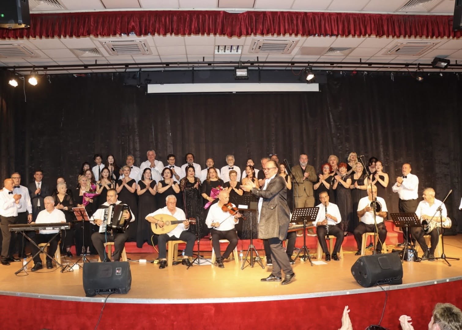 Nevbahar Türk Sanat Müziği Topluluğu’ndan Unutulmaz Gece: “Bir Güfte Bir Beste” Konseri Büyük Beğeni Topladı 4 Nevbahar Türk Sanat Müziği Topluluğu’ndan Unutulmaz Gece: “Bir Güfte Bir Beste” Konseri Büyük Beğeni Topladı
