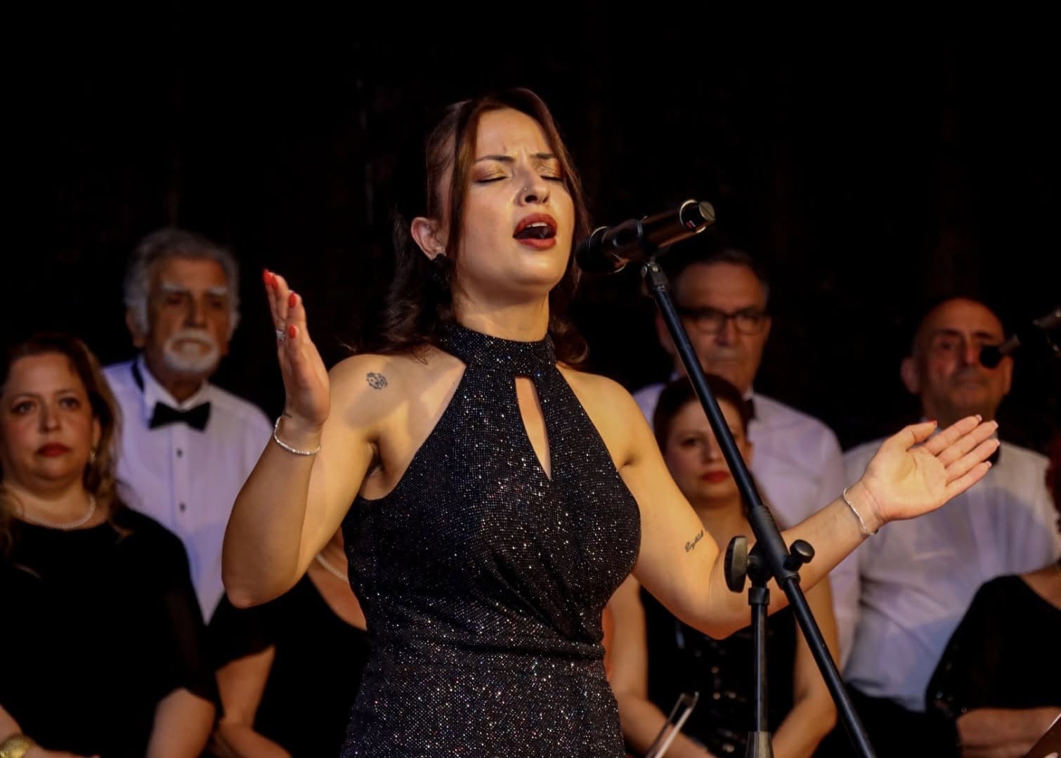 Nevbahar Türk Sanat Müziği Topluluğu’ndan Unutulmaz Gece: “Bir Güfte Bir Beste” Konseri Büyük Beğeni Topladı 6 Nevbahar Türk Sanat Müziği Topluluğu’ndan Unutulmaz Gece: “Bir Güfte Bir Beste” Konseri Büyük Beğeni Topladı