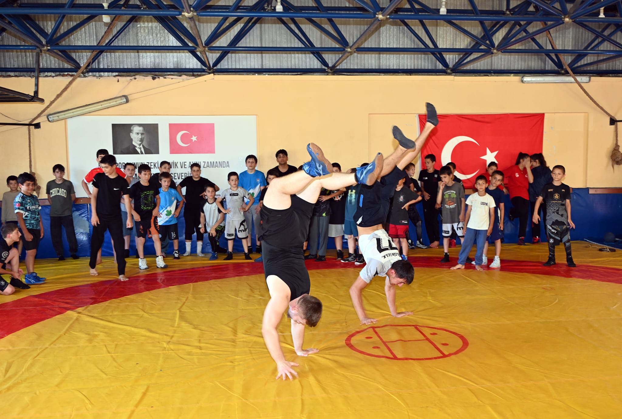 Yalova’da Geleceğin Şampiyon Güreşçileri Yetişiyor: Hedef Minderden Milli Formaya