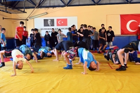 Yalova’da Geleceğin Şampiyon Güreşçileri Yetişiyor: Hedef Minderden Milli Formaya