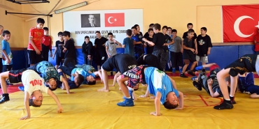 Yalova’da Geleceğin Şampiyon Güreşçileri Yetişiyor: Hedef Minderden Milli Formaya