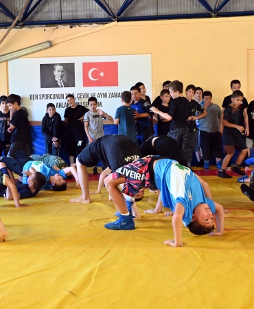 Yalova’da Geleceğin Şampiyon Güreşçileri Yetişiyor: Hedef Minderden Milli Formaya 4 Yalova’da Geleceğin Şampiyon Güreşçileri Yetişiyor: Hedef Minderden Milli Formaya