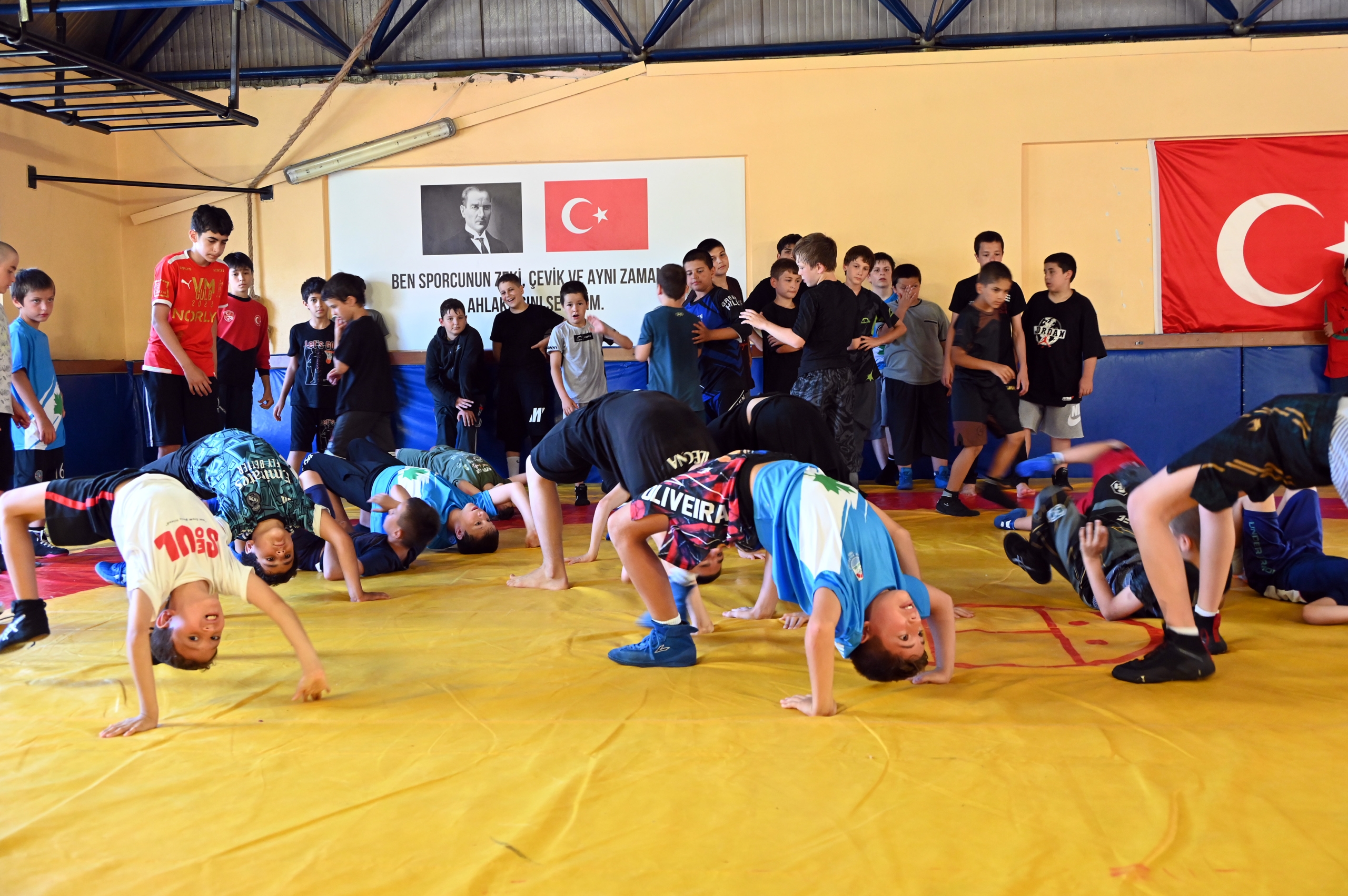 Yalova’da Geleceğin Şampiyon Güreşçileri Yetişiyor: Hedef Minderden Milli Formaya