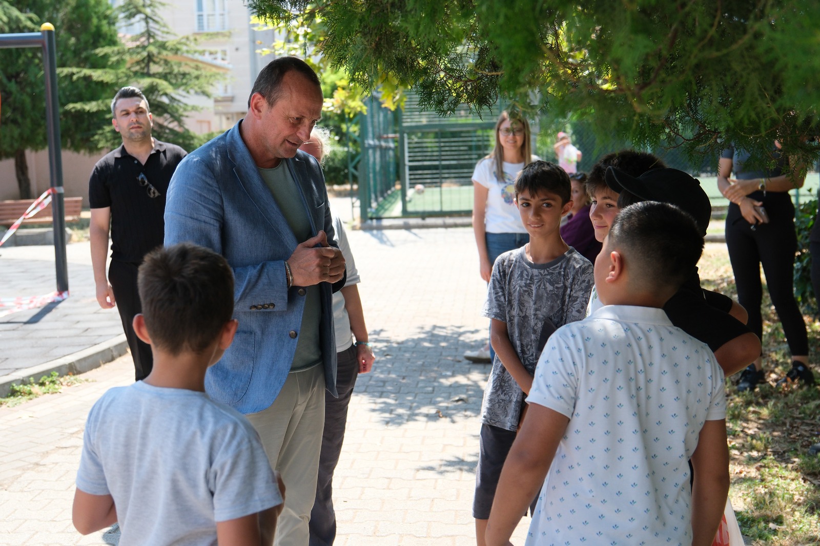 BAŞKAN YELE, YENİLENEN ATATÜRK PARKI'NDA ÇALIŞMALARI İNCELEDİ