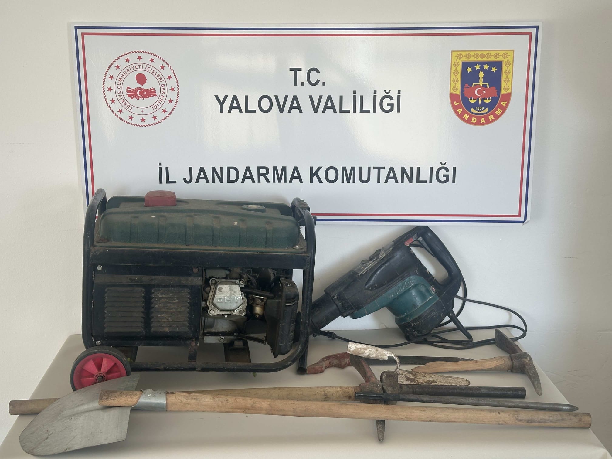 Yalova’da Kaçak Kazı Operasyonu: Karlık Yaylası’nda Suçüstü Yakalanan 2 Şüpheli Hakkında İşlem Başlatıldı