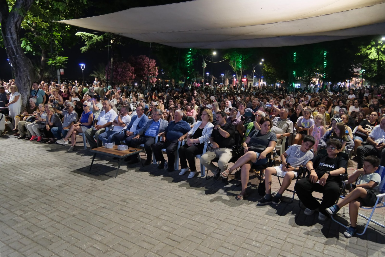 Çiftlikköy’de Kafkas Halk Dansları Festivali Coşkusu: Kafkas Şöleni Renkli Gösterilerle Sona Erdi 4 Çiftlikköy’de Kafkas Halk Dansları Festivali Coşkusu: Kafkas Şöleni Renkli Gösterilerle Sona Erdi