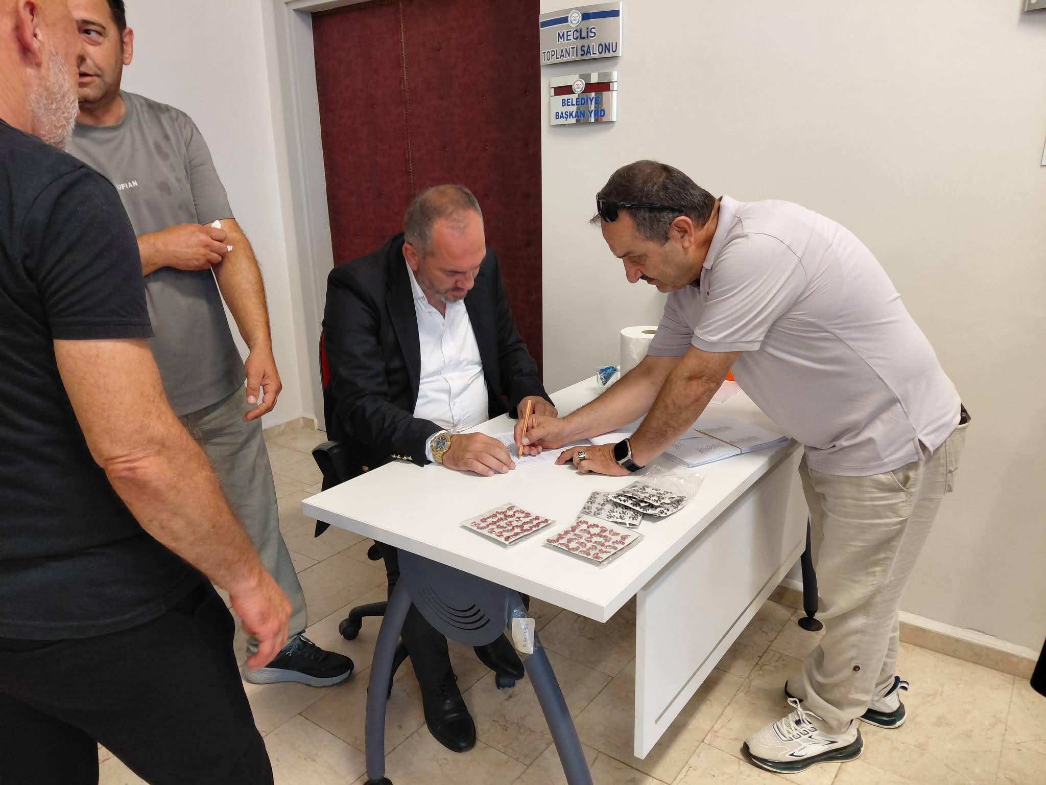 MHP Armutlu’da Güven Tazeledi: Yavuz Bayram Yeniden İlçe Başkanı Seçildi