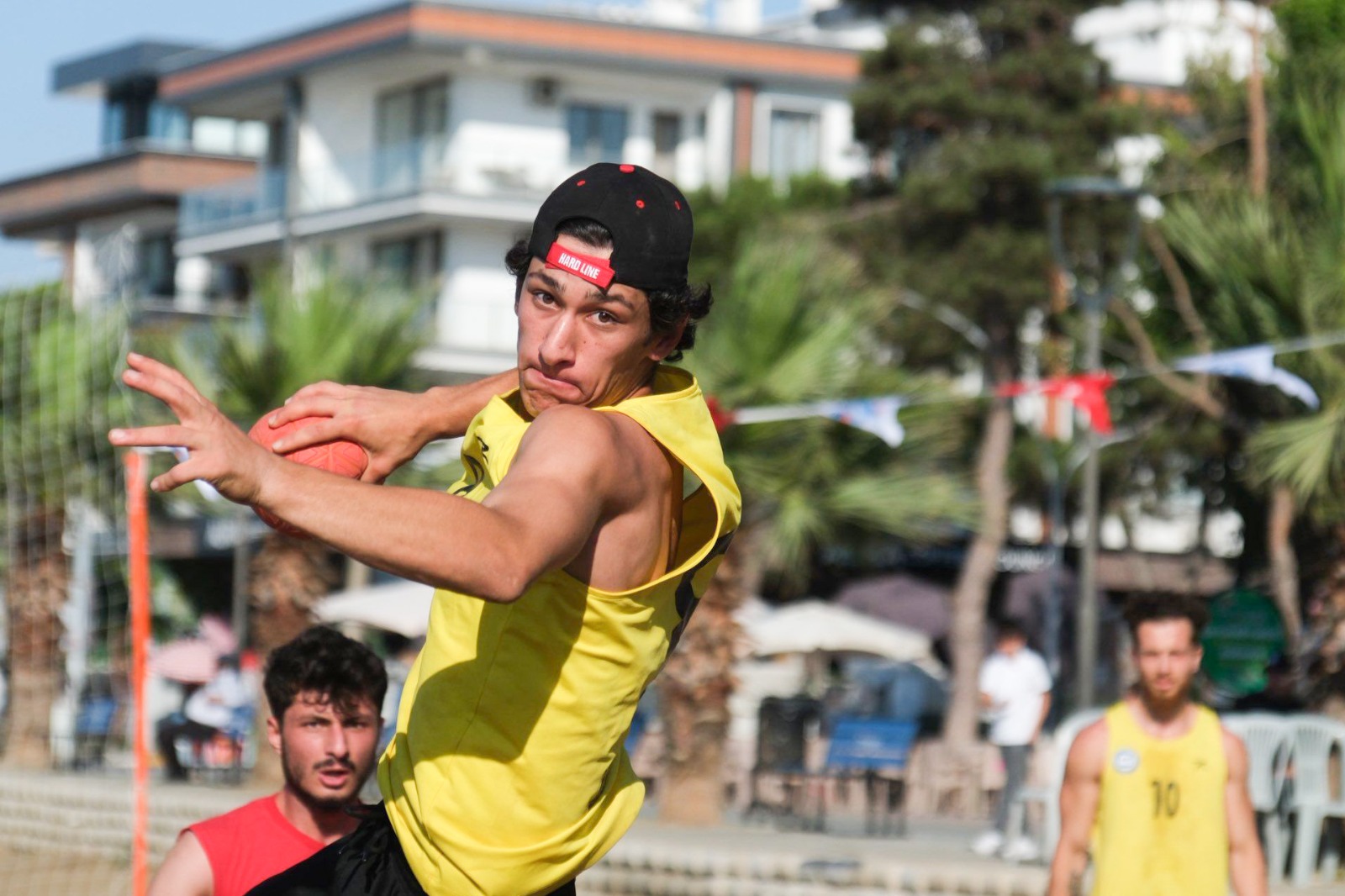 ÇİFTLİKKÖY’DE PLAJ HENTBOLU HEYECANI BAŞLIYOR