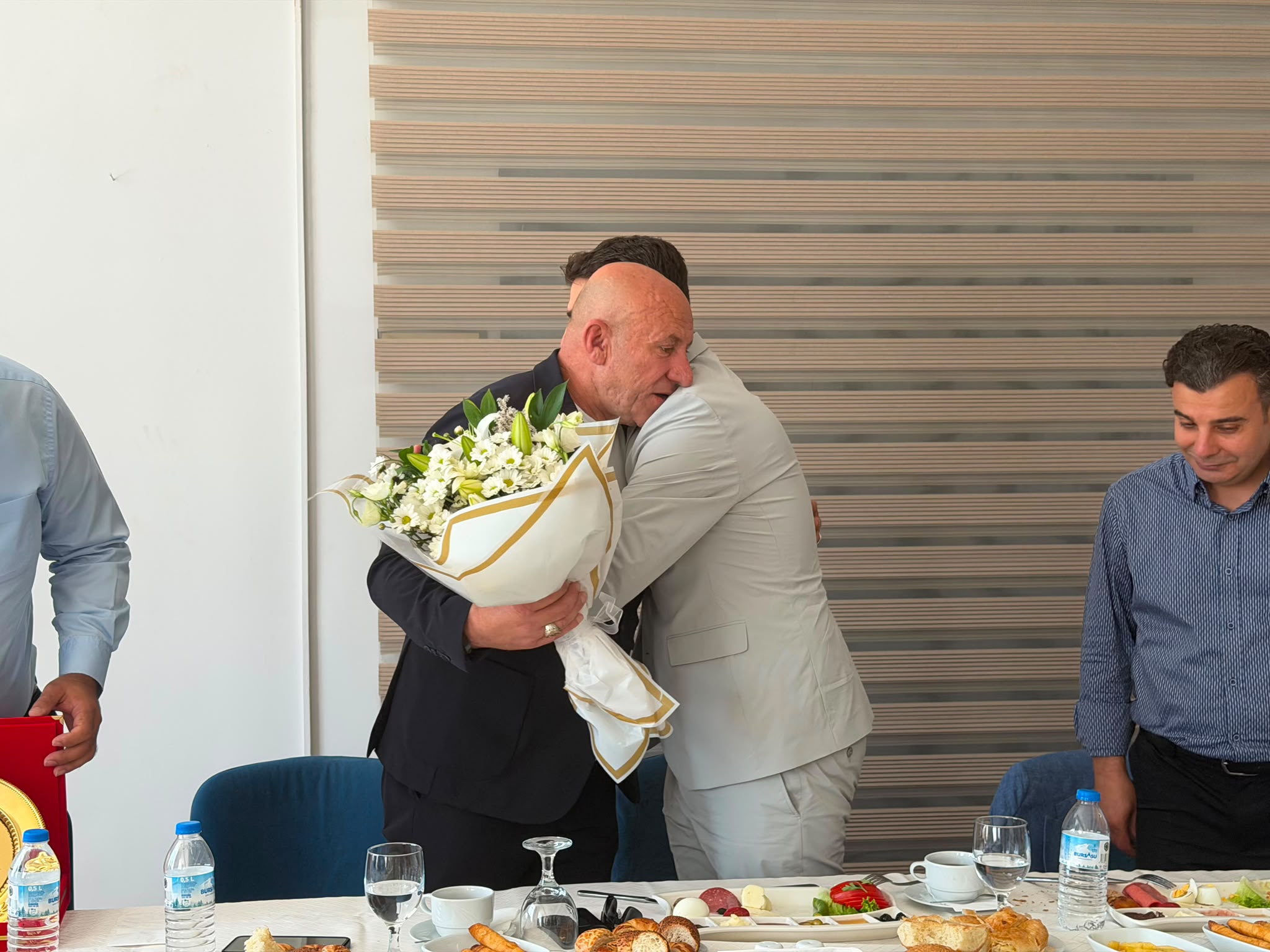 Yalova Kamu-Sen İl Başkanlığı’nda Devir Teslim: Sait Çolak Görevi Devraldı 8 Yalova Kamu-Sen İl Başkanlığı’nda Devir Teslim: Sait Çolak Görevi Devraldı