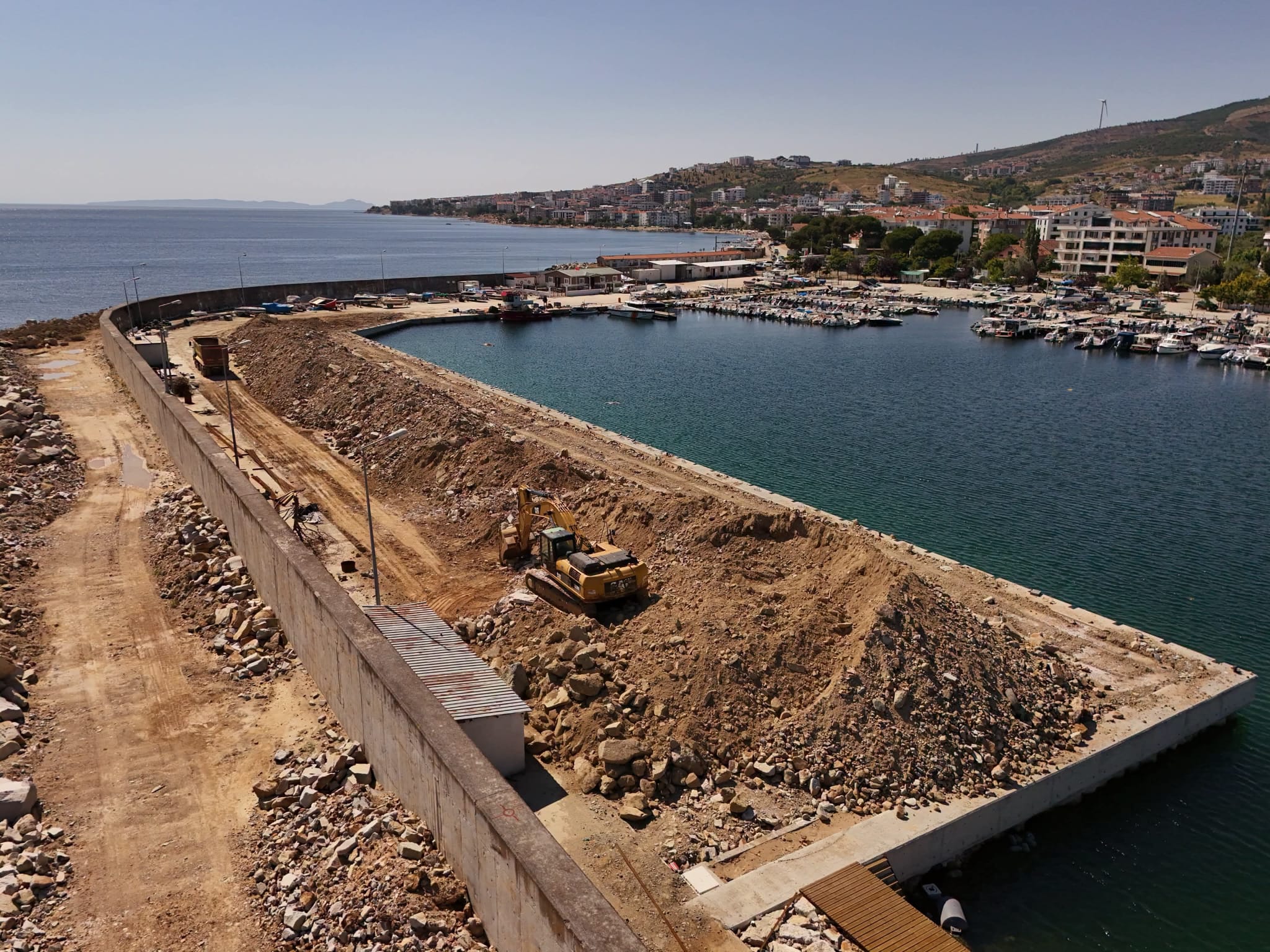 ARMUTLU LİMANI 2026 BALIKÇILIK SEZONUNA HAZIRLANIYOR: GÜÇLENDİRME ÇALIŞMALARI HIZ KESMEDEN DEVAM EDİYOR 5 ARMUTLU LİMANI 2026 BALIKÇILIK SEZONUNA HAZIRLANIYOR: GÜÇLENDİRME ÇALIŞMALARI HIZ KESMEDEN DEVAM EDİYOR