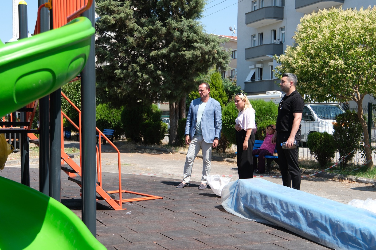 BAŞKAN YELE, YENİLENEN ATATÜRK PARKI'NDA ÇALIŞMALARI İNCELEDİ