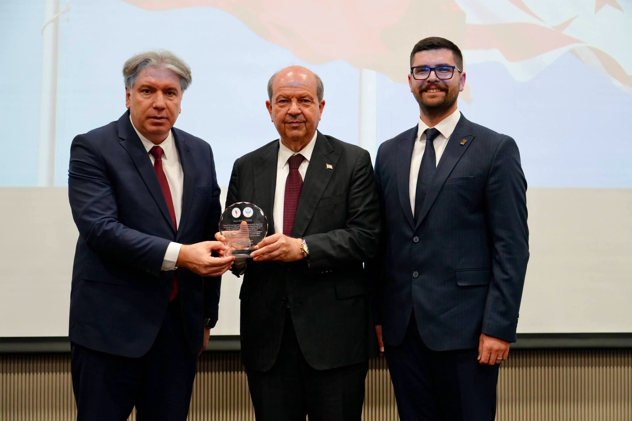 KKTC Cumhurbaşkanı Ersin Tatar Yalova’da: “Doğu Akdeniz’de Türk Varlığı ve KKTC’nin Stratejik Önemi” Programına Katıldı 8 KKTC Cumhurbaşkanı Ersin Tatar Yalova’da: “Doğu Akdeniz’de Türk Varlığı ve KKTC’nin Stratejik Önemi” Programına Katıldı