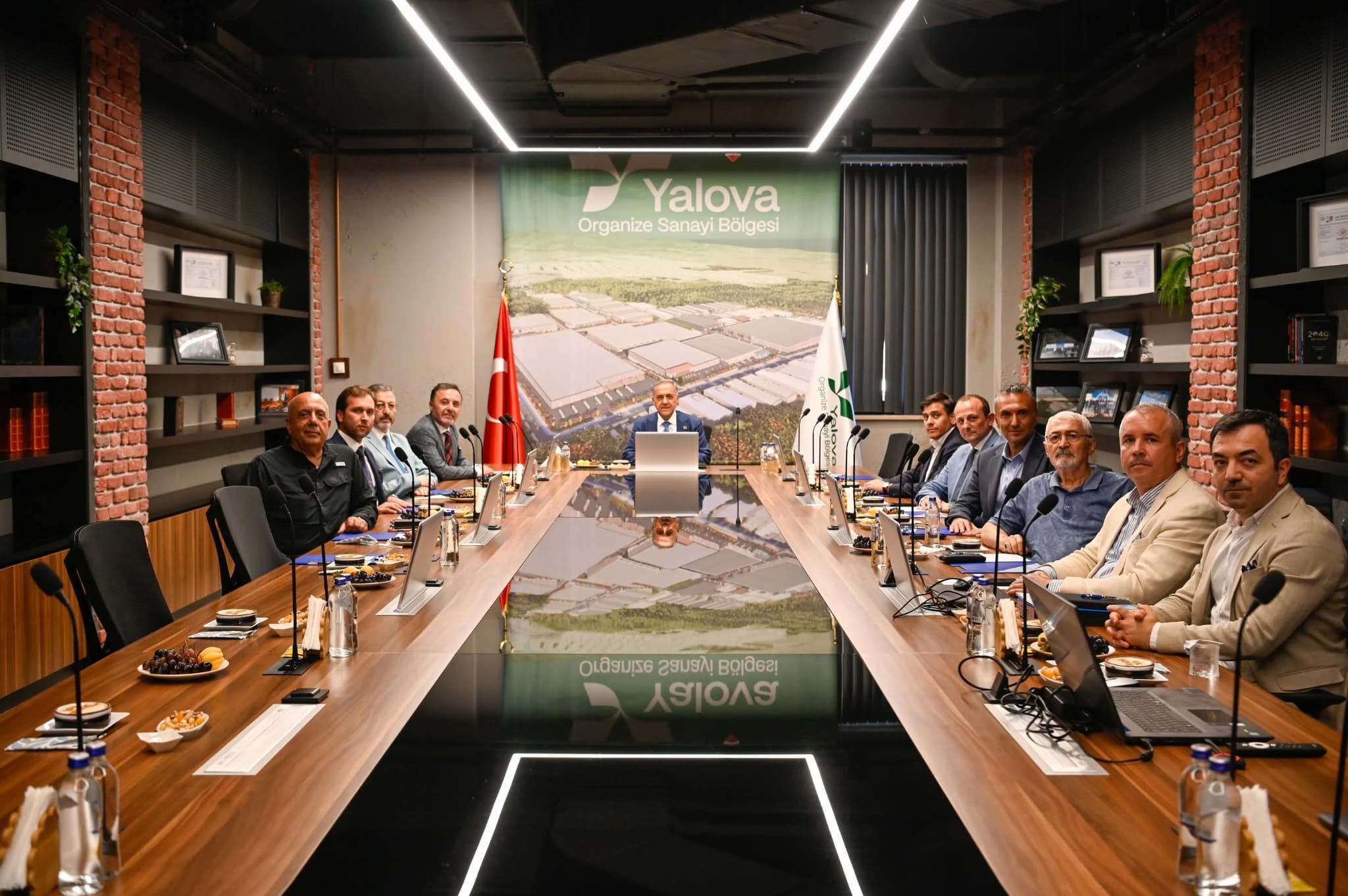 Yalova Makine İhtisas OSB'de Kritik Zirve! Yatırımlar, Altyapı ve Gelecek Vizyonu Masaya Yatırıldı 1 Yalova Makine İhtisas OSB'de Kritik Zirve! Yatırımlar, Altyapı ve Gelecek Vizyonu Masaya Yatırıldı