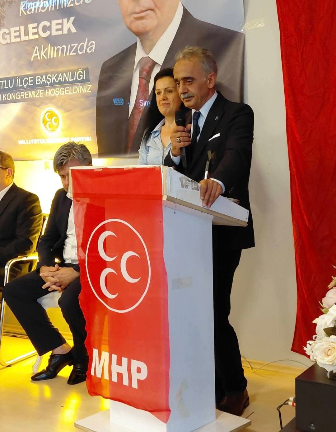 MHP Armutlu’da Güven Tazeledi: Yavuz Bayram Yeniden İlçe Başkanı Seçildi
