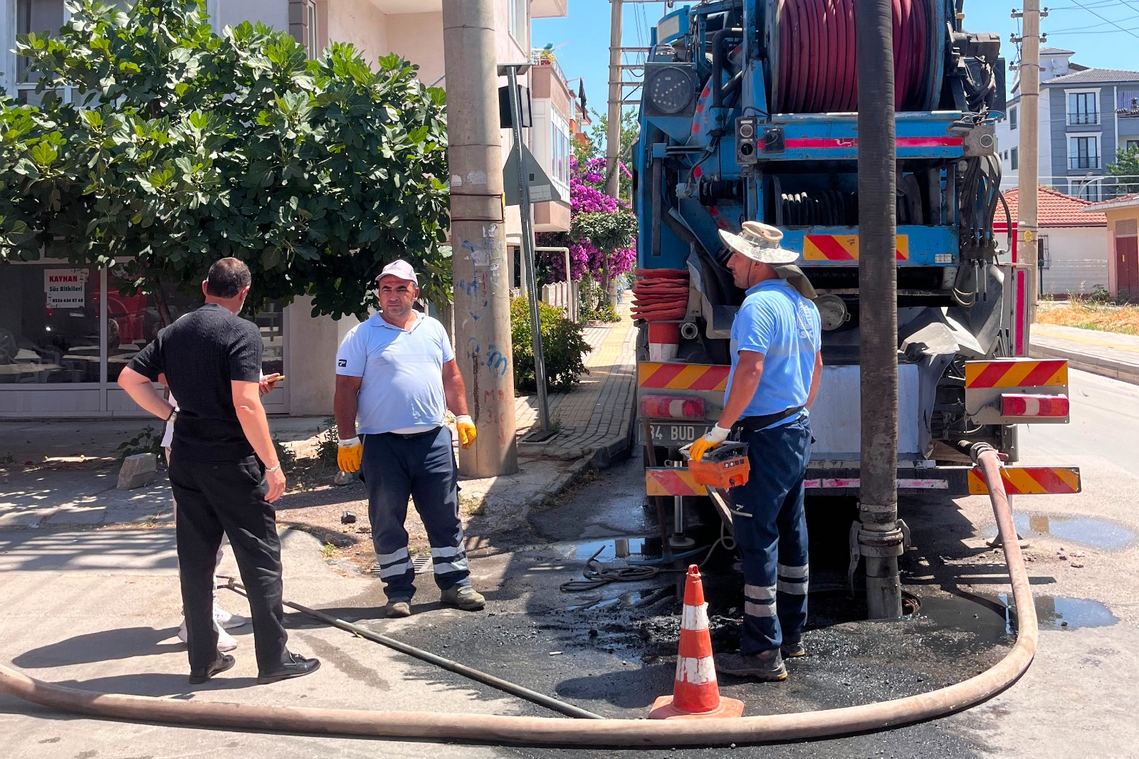 Çiftlikköy’de Kanalizasyon Hatlarına Yaz Bakımı: İSKİ Desteğiyle Kapsamlı Temizlik Seferberliği 5 Çiftlikköy’de Kanalizasyon Hatlarına Yaz Bakımı: İSKİ Desteğiyle Kapsamlı Temizlik Seferberliği