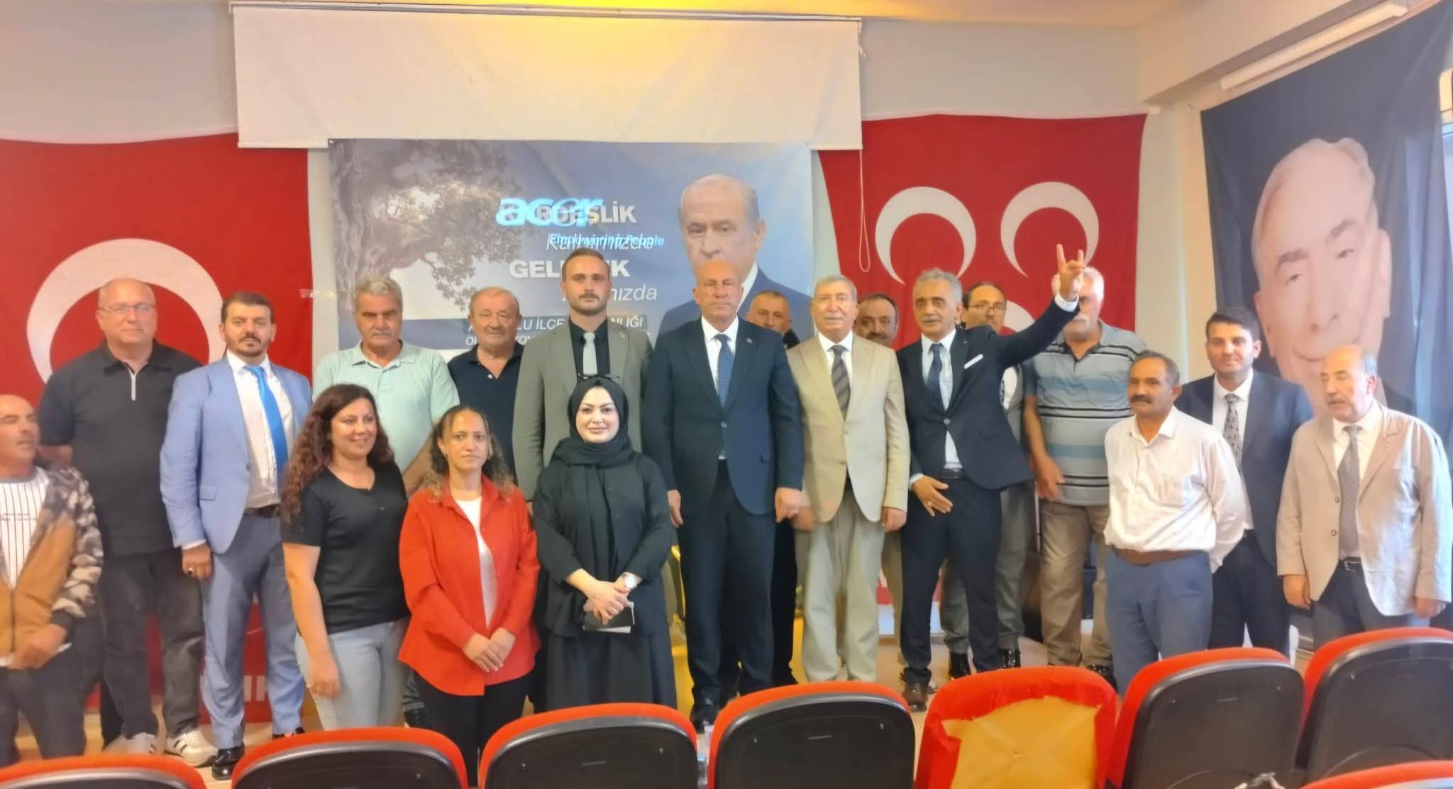 MHP Armutlu’da Güven Tazeledi: Yavuz Bayram Yeniden İlçe Başkanı Seçildi 3 MHP Armutlu’da Güven Tazeledi: Yavuz Bayram Yeniden İlçe Başkanı Seçildi