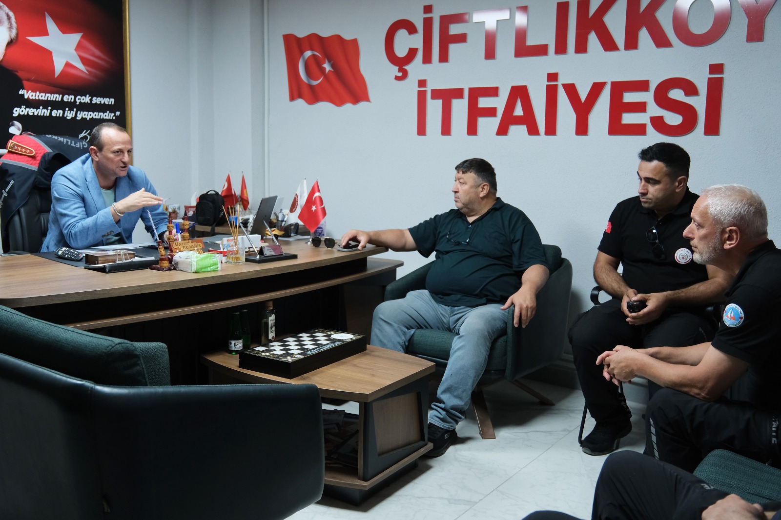 Başkan Adil Yele, Çiftlikköy İtfaiyesi’ni Ziyaret Etti: “İtfaiyecilerimizin Yanındayız” 5 Başkan Adil Yele, Çiftlikköy İtfaiyesi’ni Ziyaret Etti: “İtfaiyecilerimizin Yanındayız”