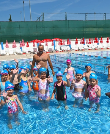 Minik Sporcular Çiçek Havuz'da Geleceğe Kulaç Atıyor