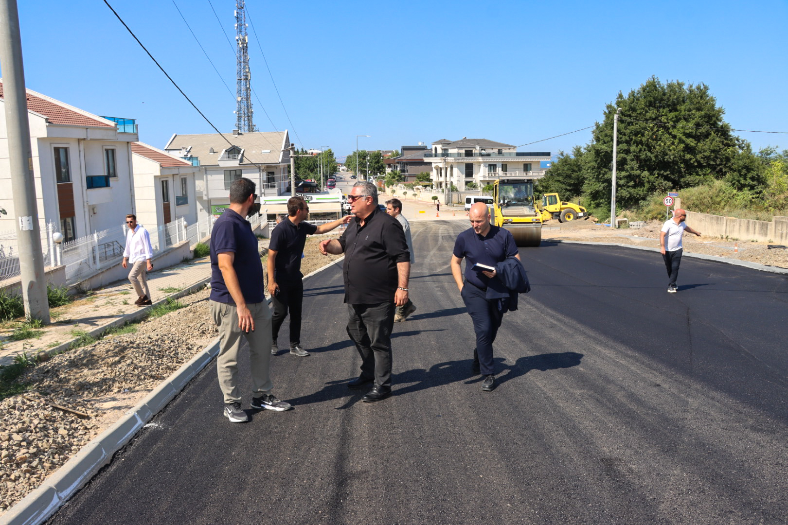 Başkan Gürel, Doğu Sırtı Caddesi’ndeki Asfalt Çalışmalarını Yerinde İnceledi: Ulaşım Konforunu Artıracak Yatırım Sürüyor 1 Başkan Gürel, Doğu Sırtı Caddesi’ndeki Asfalt Çalışmalarını Yerinde İnceledi: Ulaşım Konforunu Artıracak Yatırım Sürüyor