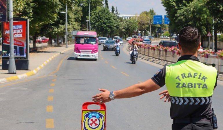 Yalova’da M Plakalı Minibüslere Sıkı Denetim 6 Yalova’da M Plakalı Minibüslere Sıkı Denetim