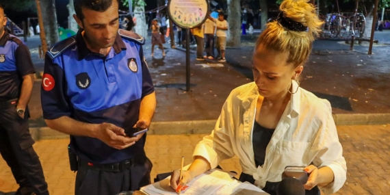 Yalova’da Müzik Yayını Yapan İşletmelere Desibel Denetimi: Zabıta Ekipleri Gürültü Kirliliğine Geçit Vermiyor 12 Yalova’da Müzik Yayını Yapan İşletmelere Desibel Denetimi: Zabıta Ekipleri Gürültü Kirliliğine Geçit Vermiyor