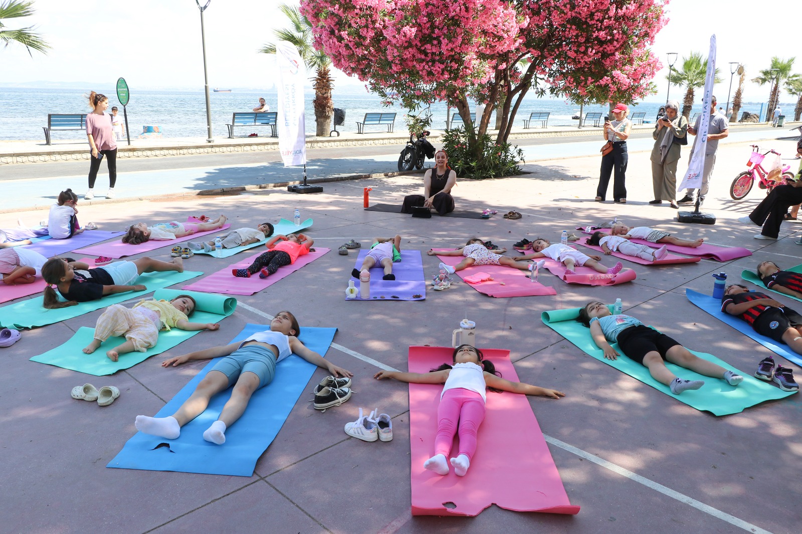 Çiftlikköy’de Minikler Yoga ile Buluştu 5 Çiftlikköy’de Minikler Yoga ile Buluştu