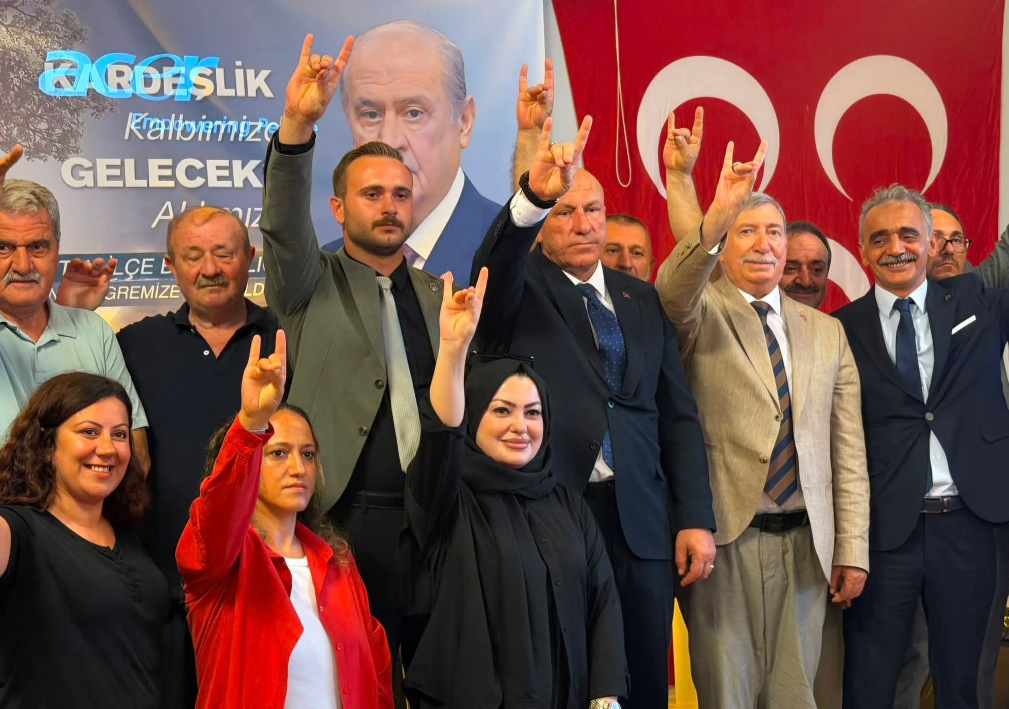 MHP Armutlu’da Güven Tazeledi: Yavuz Bayram Yeniden İlçe Başkanı Seçildi