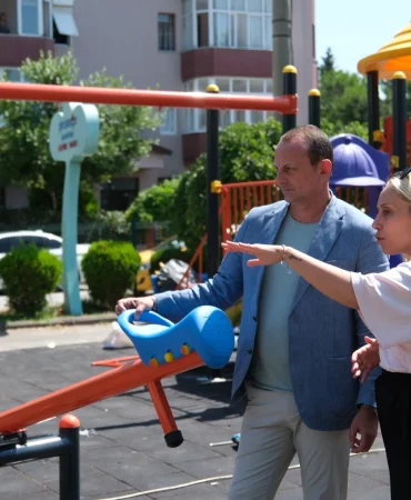 BAŞKAN YELE, YENİLENEN ATATÜRK PARKI'NDA ÇALIŞMALARI İNCELEDİ