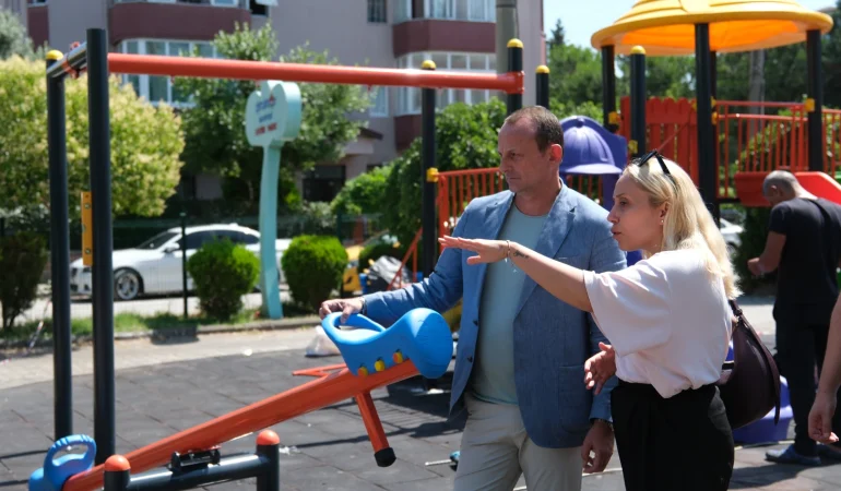 BAŞKAN YELE, YENİLENEN ATATÜRK PARKI'NDA ÇALIŞMALARI İNCELEDİ 6 BAŞKAN YELE, YENİLENEN ATATÜRK PARKI'NDA ÇALIŞMALARI İNCELEDİ