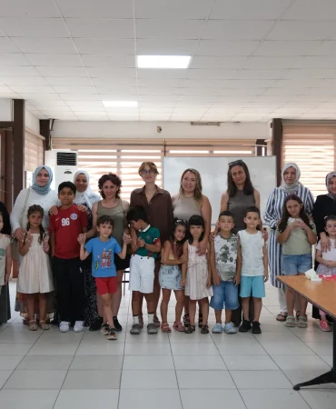 Minik Eller Atık Kâğıdı Sanata Dönüştürdü: Çiftlikköy'de Geri Dönüşüm Atölyesine Yoğun İlgi 7 Minik Eller Atık Kâğıdı Sanata Dönüştürdü: Çiftlikköy'de Geri Dönüşüm Atölyesine Yoğun İlgi