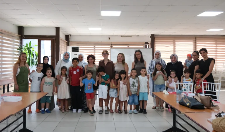 Minik Eller Atık Kâğıdı Sanata Dönüştürdü: Çiftlikköy'de Geri Dönüşüm Atölyesine Yoğun İlgi 6 Minik Eller Atık Kâğıdı Sanata Dönüştürdü: Çiftlikköy'de Geri Dönüşüm Atölyesine Yoğun İlgi