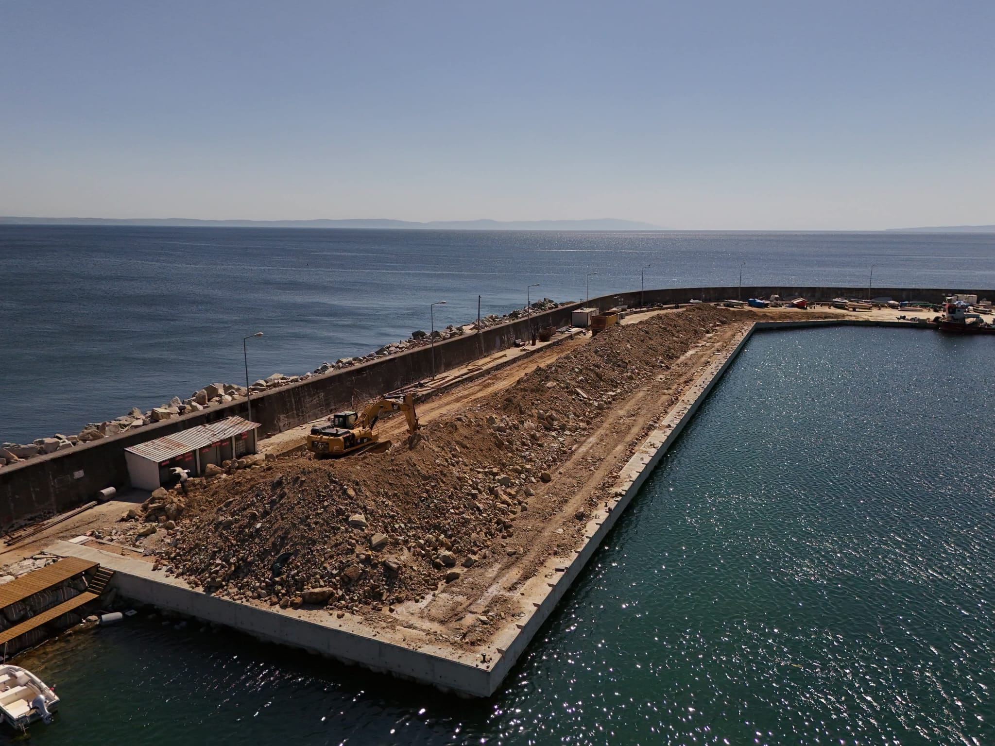 ARMUTLU LİMANI 2026 BALIKÇILIK SEZONUNA HAZIRLANIYOR: GÜÇLENDİRME ÇALIŞMALARI HIZ KESMEDEN DEVAM EDİYOR 8 ARMUTLU LİMANI 2026 BALIKÇILIK SEZONUNA HAZIRLANIYOR: GÜÇLENDİRME ÇALIŞMALARI HIZ KESMEDEN DEVAM EDİYOR