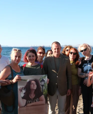 Çiftlikköy’de Balonlar Melis Öğretmen İçin Gökyüzüne Yükseldi 9 Çiftlikköy’de Balonlar Melis Öğretmen İçin Gökyüzüne Yükseldi