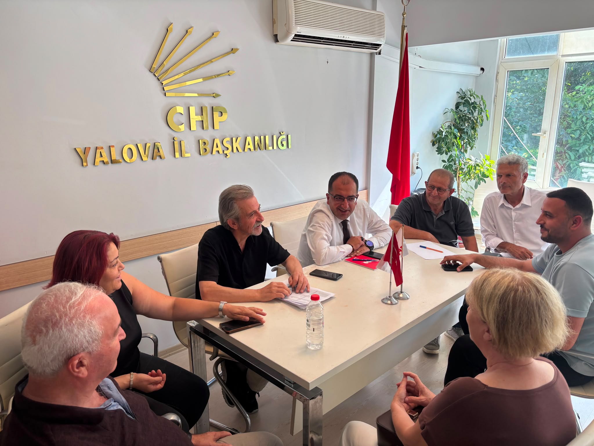 CHP Yalova’da İlçe Başkanlarından Erdem Doğancı’ya Tam Destek: “Cumhuriyet Halk Partisi Kişilerin Değil, Örgütün Partisidir” 6 CHP Yalova’da İlçe Başkanlarından Erdem Doğancı’ya Tam Destek: “Cumhuriyet Halk Partisi Kişilerin Değil, Örgütün Partisidir”