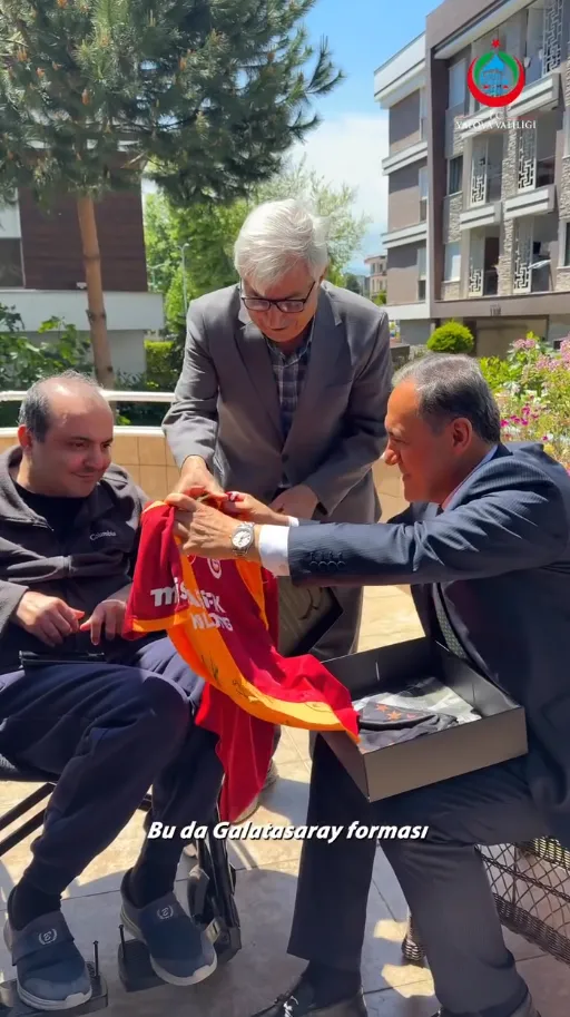 Mengüverdi’den Vali Usta’ya Duygusal Teşekkür: “Vali Beyden Bunu Beklemiyordum” 8 Mengüverdi’den Vali Usta’ya Duygusal Teşekkür: “Vali Beyden Bunu Beklemiyordum”