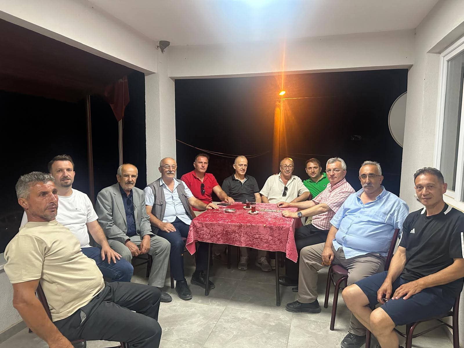 Burhaniye Köyü’nde Anlamlı Buluşma: Rizeliler Derneklerinden Birlik ve Dayanışma Mesajı 4 Burhaniye Köyü’nde Anlamlı Buluşma: Rizeliler Derneklerinden Birlik ve Dayanışma Mesajı