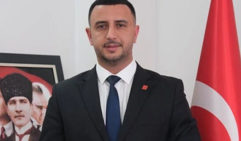CHP Çiftlikköy İlçe Başkanı Savaş Kaşıkçı’dan Parti İçi Tartışmalara Sert Tepki: 5 CHP Çiftlikköy İlçe Başkanı Savaş Kaşıkçı’dan Parti İçi Tartışmalara Sert Tepki: “Örgüt İradesini Yok Sayan Hiçbir Anlayışı Tanımıyoruz”